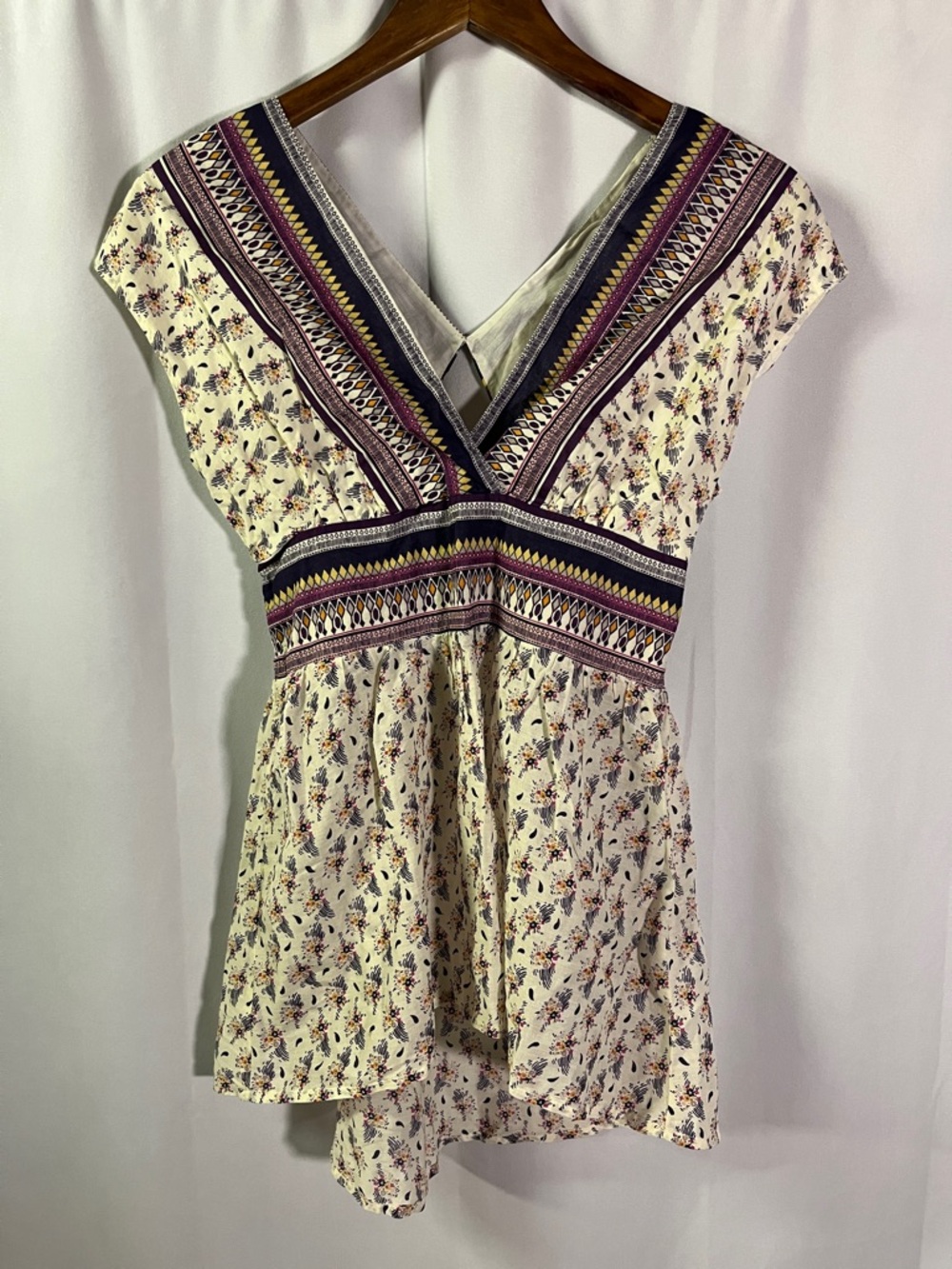 Jessica Simpson Ivory Multicolor Boho Floral Print V-Neck Cut Out Blouse